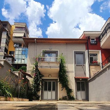 טיראנה A Cheerful Villa With Free Parking Space מראה חיצוני תמונה