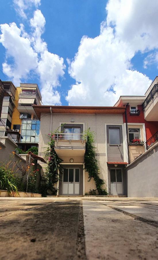 טיראנה A Cheerful Villa With Free Parking Space מראה חיצוני תמונה