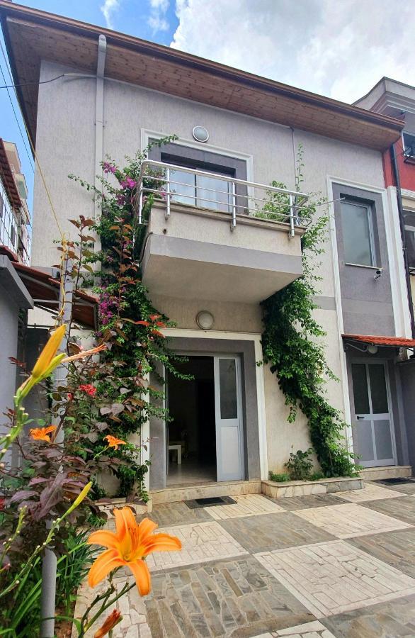 טיראנה A Cheerful Villa With Free Parking Space מראה חיצוני תמונה