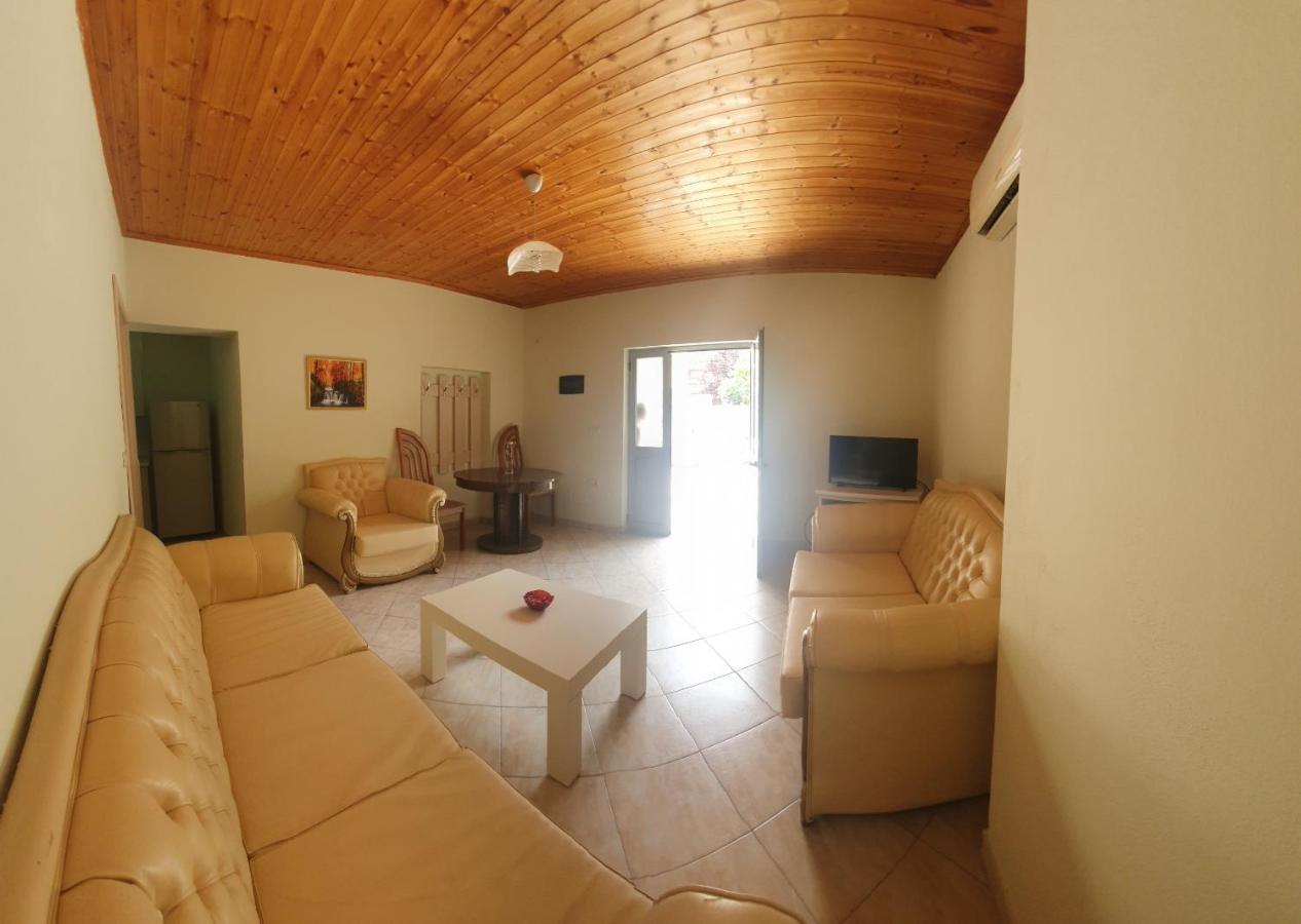 טיראנה A Cheerful Villa With Free Parking Space מראה חיצוני תמונה